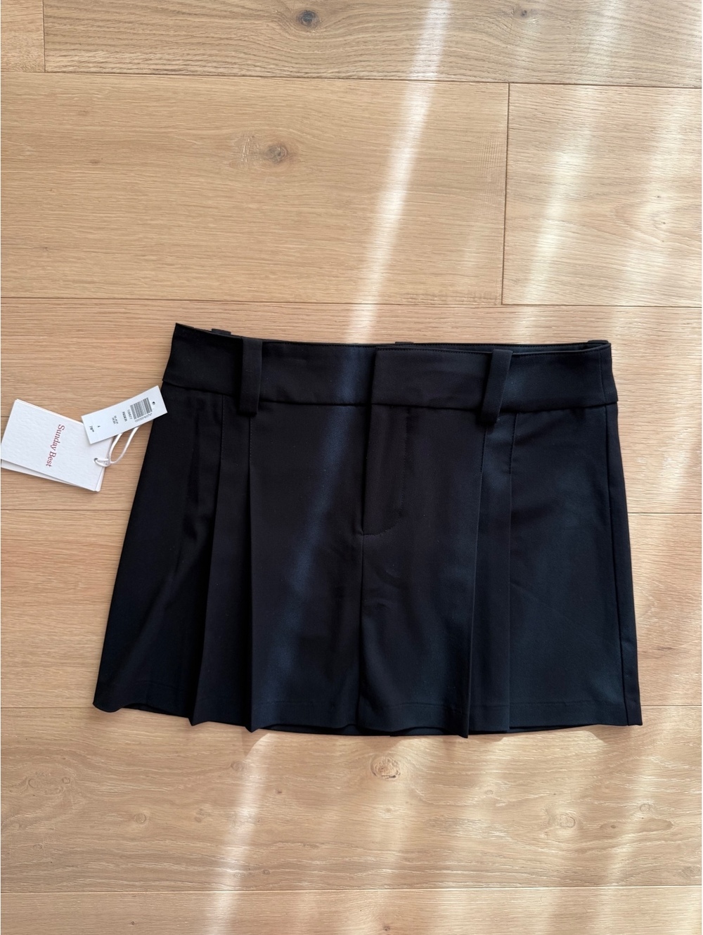 NWT Aritzia Sunday Best Rider Skirt Black Pleated Mini Skirt Size 4